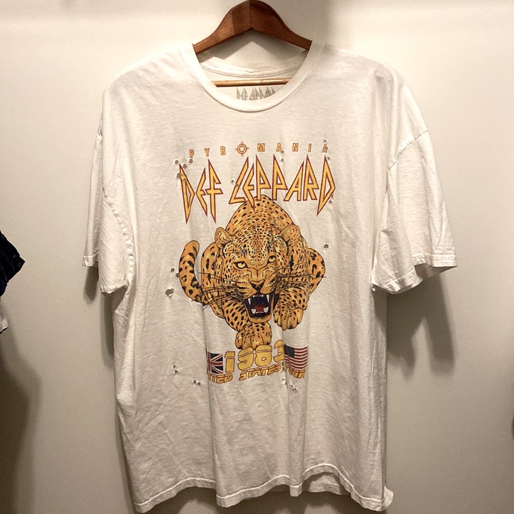 Def Leopard Graphic Tshirt